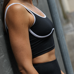 fabric swatch of tully lou black crop with piping