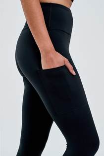 bonded invisible pocket black leggings with hand in pocket 